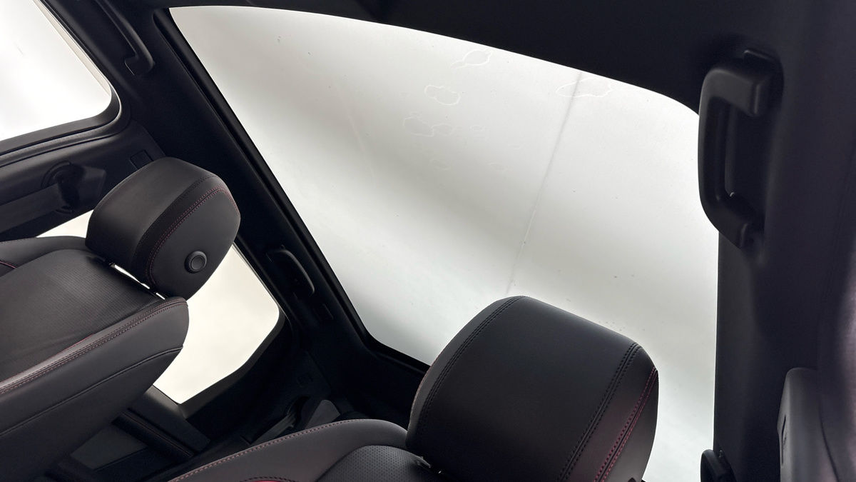 Land Rover Discovery Sport Image 6