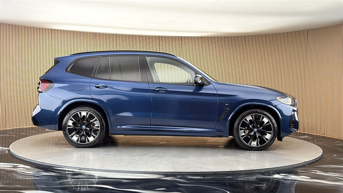 BMW iX3 Image 16