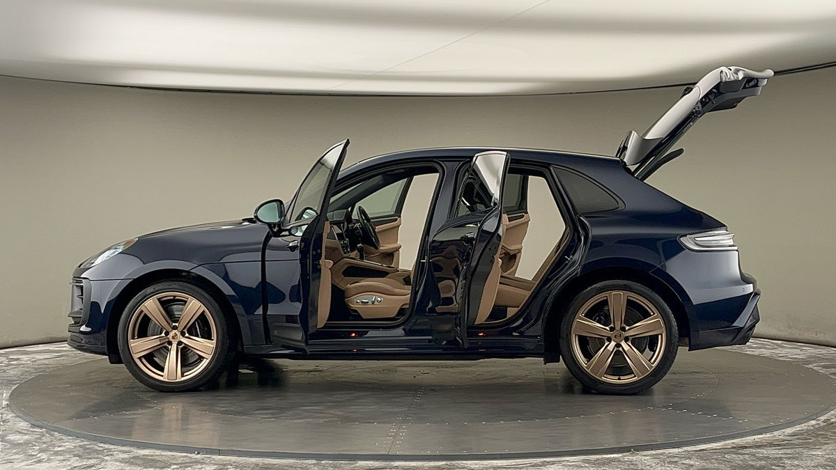 More views of Porsche Macan