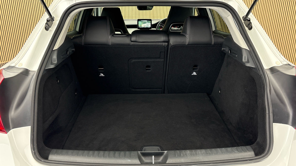 Mercedes-Benz GLA Image 11