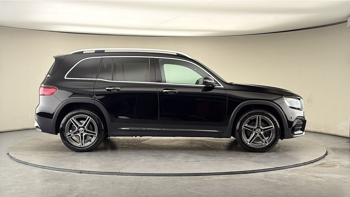 Mercedes-Benz GLB Image 16