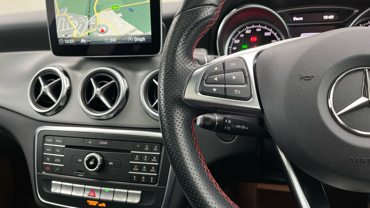 Mercedes-Benz GLA Image 13
