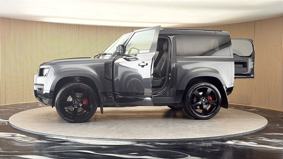 More views of Land Rover Defender 90