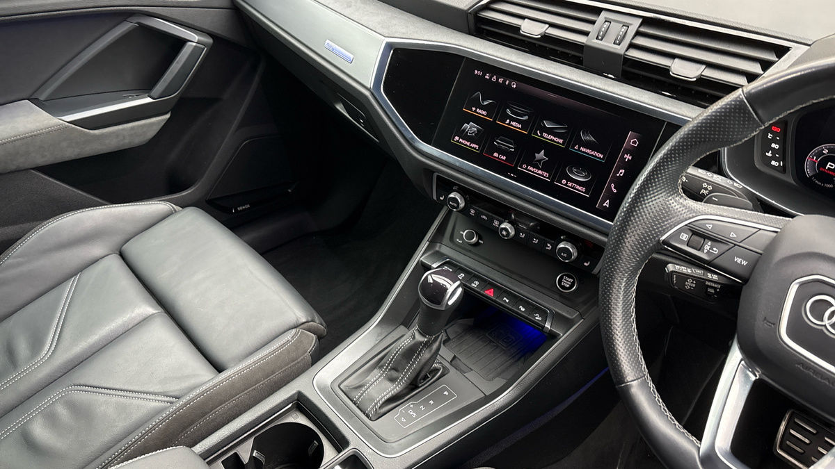 Audi Q3 Image 18