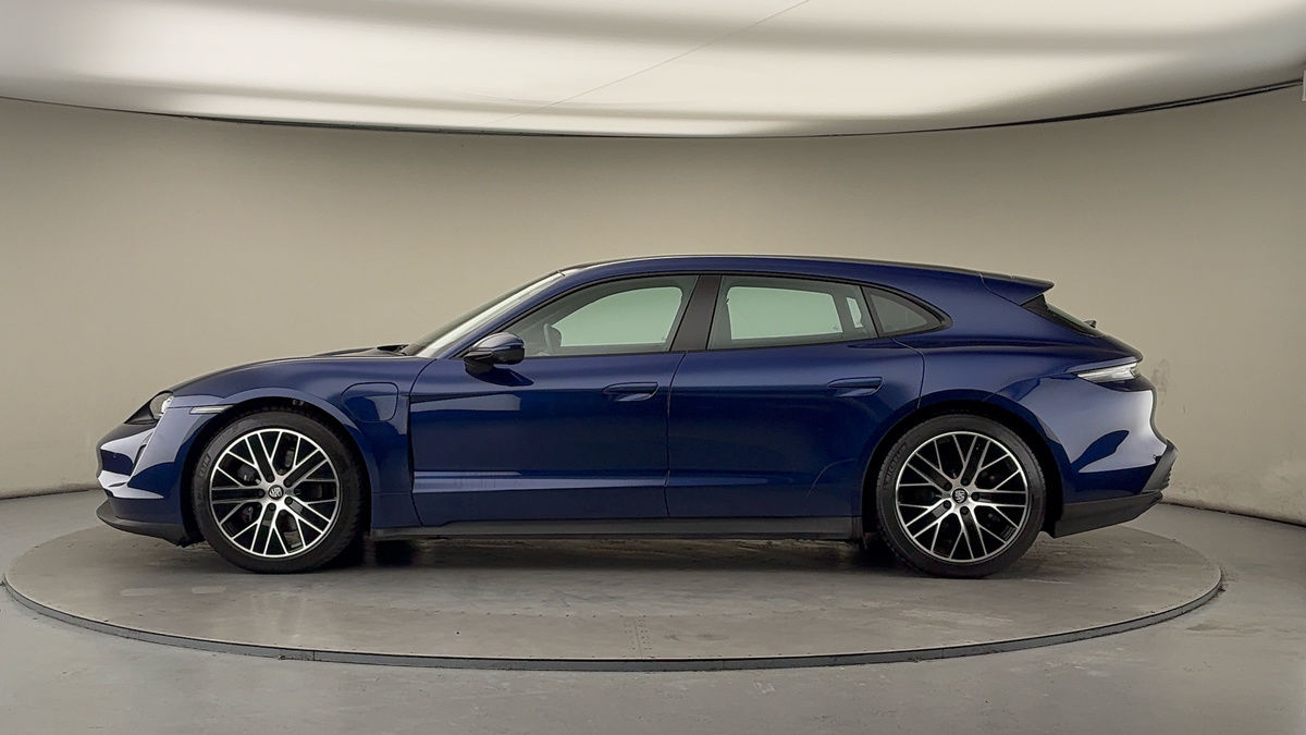 Porsche Taycan Image 15