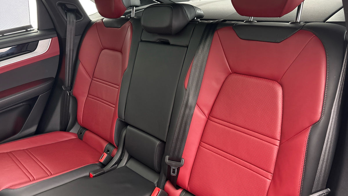 Porsche Cayenne Image 8