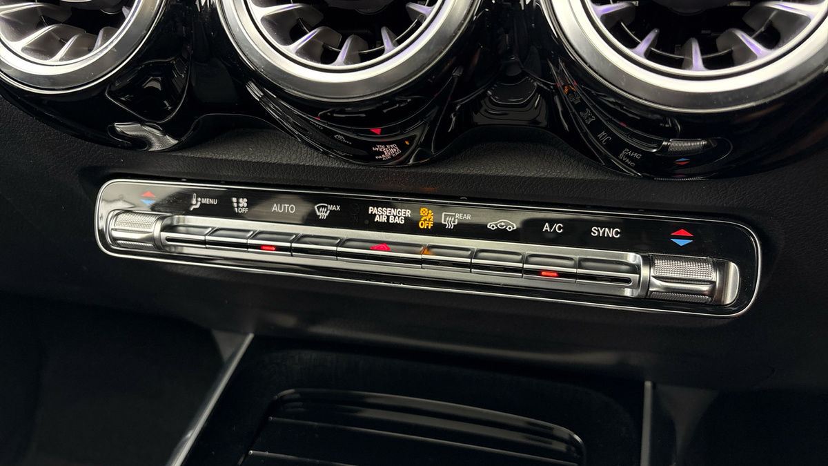 Mercedes-Benz GLB Image 26