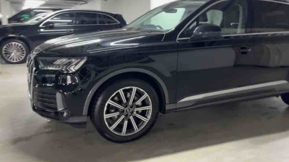 More views of Audi Q7