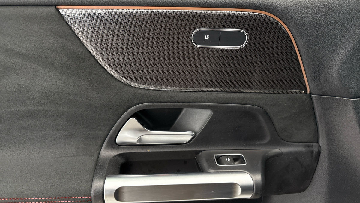 Mercedes-Benz GLB Image 19