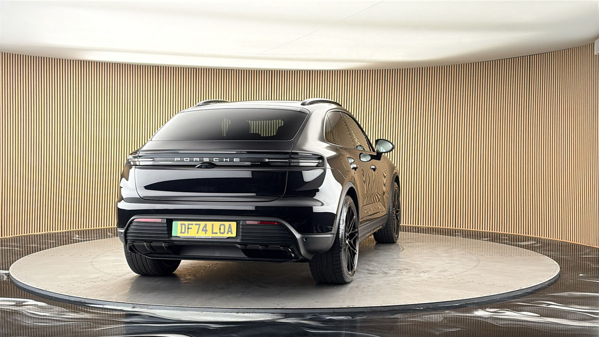 More views of Porsche Macan