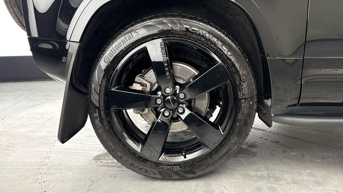 Land Rover Defender 90 Image 10