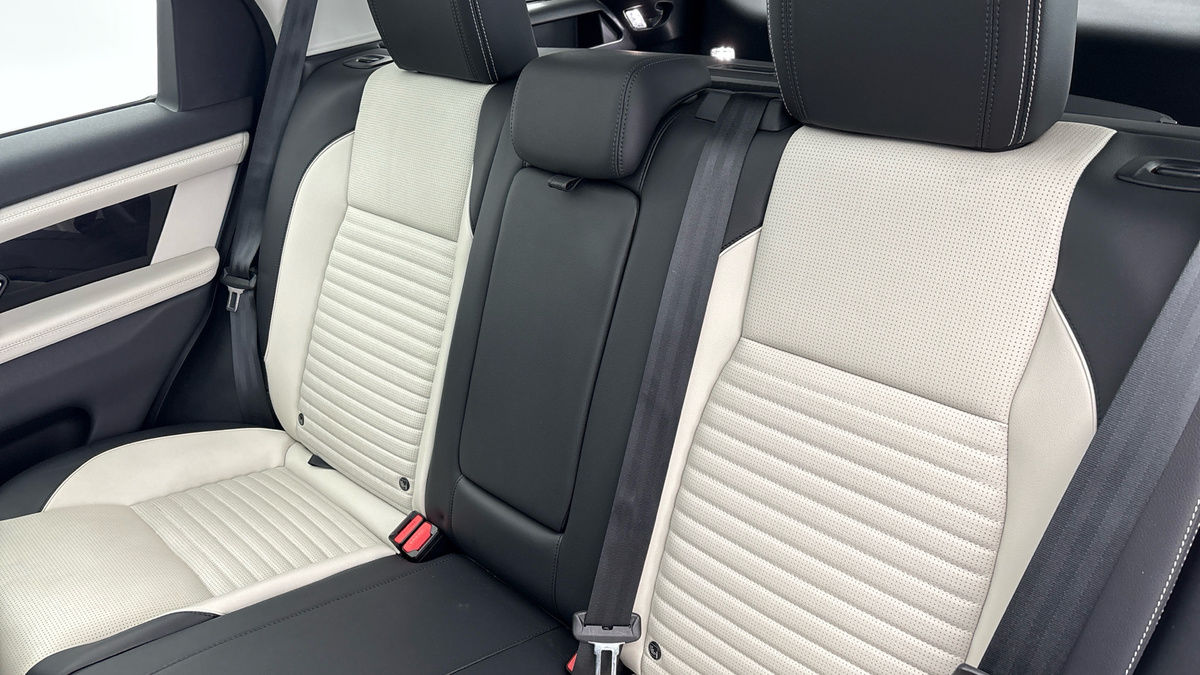 Land Rover Discovery Sport Image 8