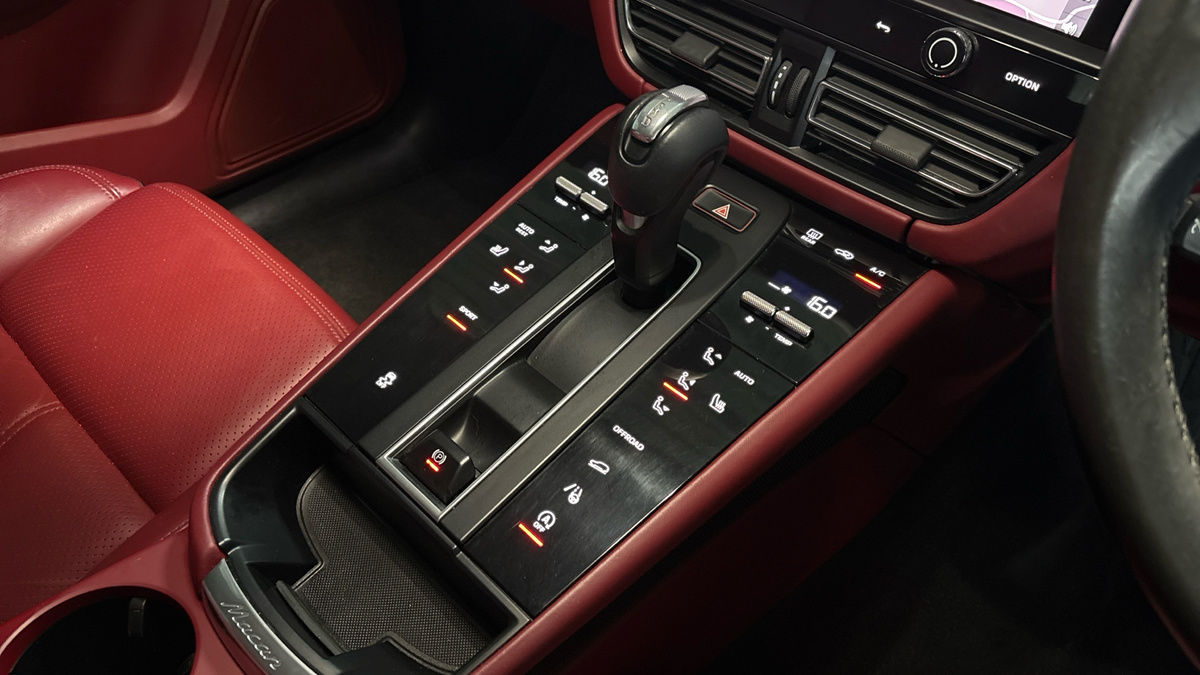 Porsche Macan Image 18