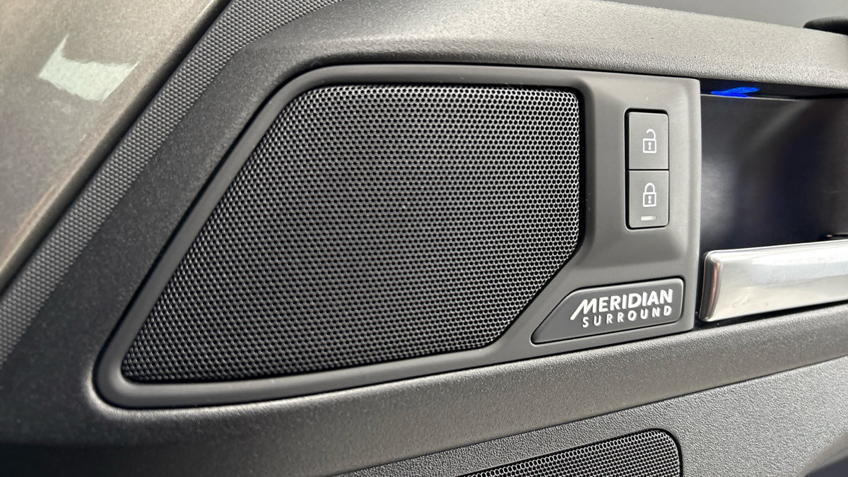 Land Rover Defender 90 Image 25