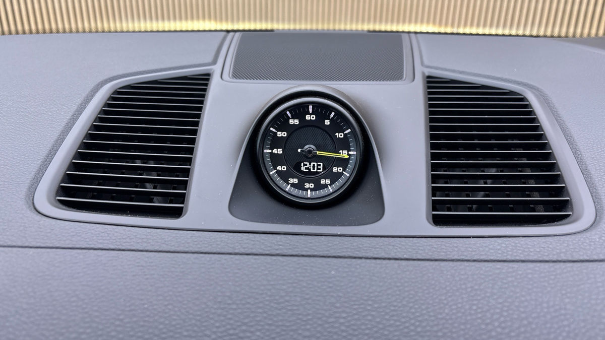 Porsche Cayenne Image 25