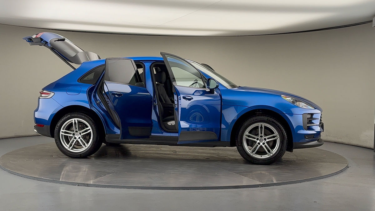 More views of Porsche Macan
