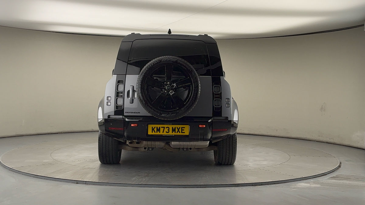 Land Rover Defender 110 Image 4