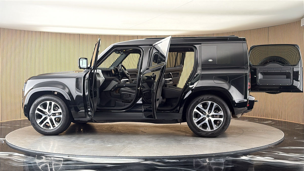 More views of Land Rover Defender 110