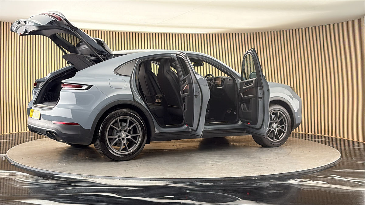 More views of Porsche Cayenne