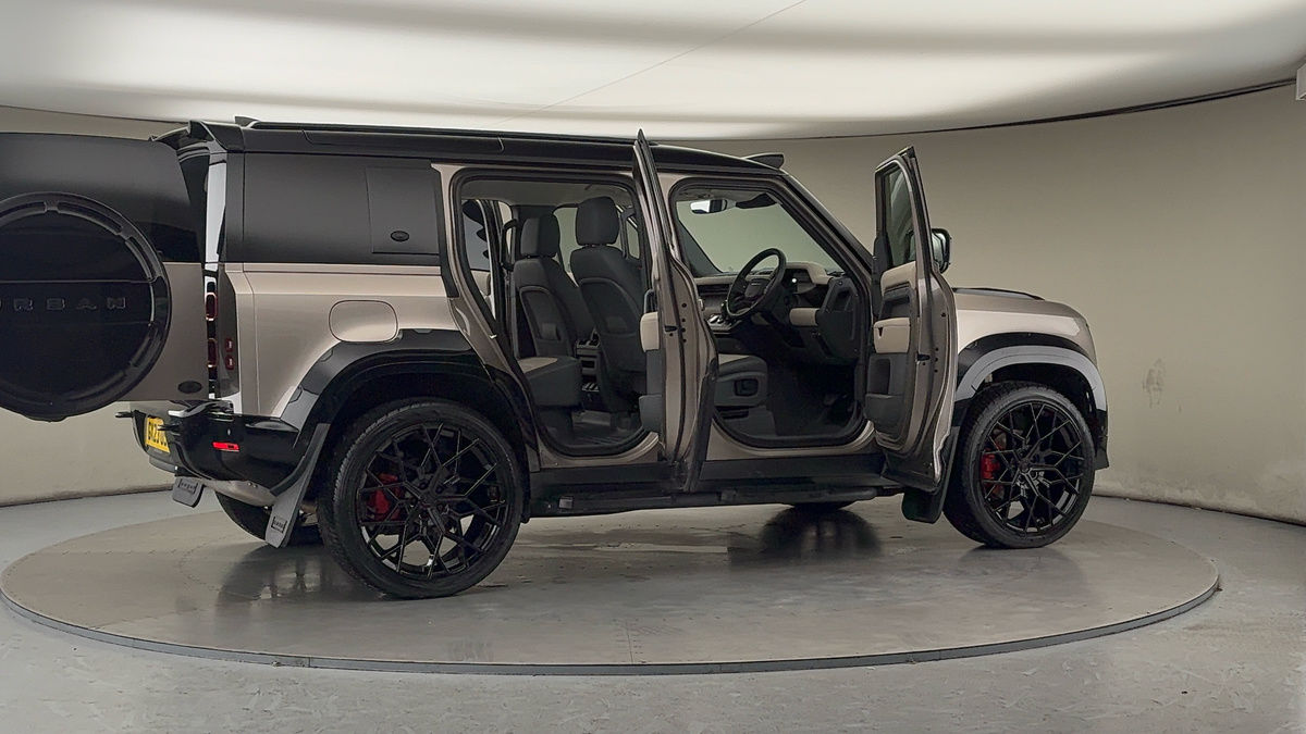 More views of Land Rover Defender 110