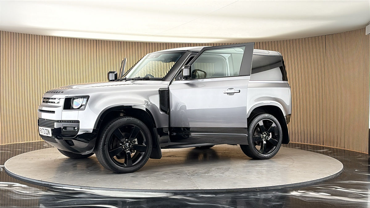 More views of Land Rover Defender 90