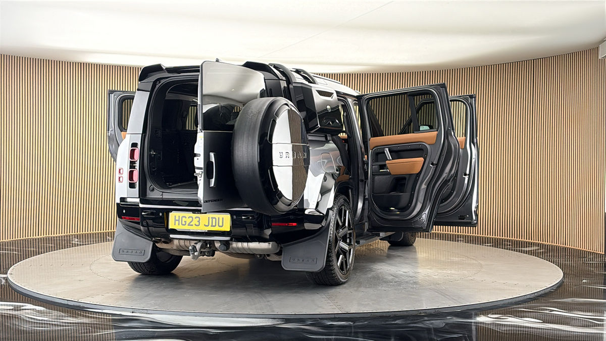 More views of Land Rover Defender 110
