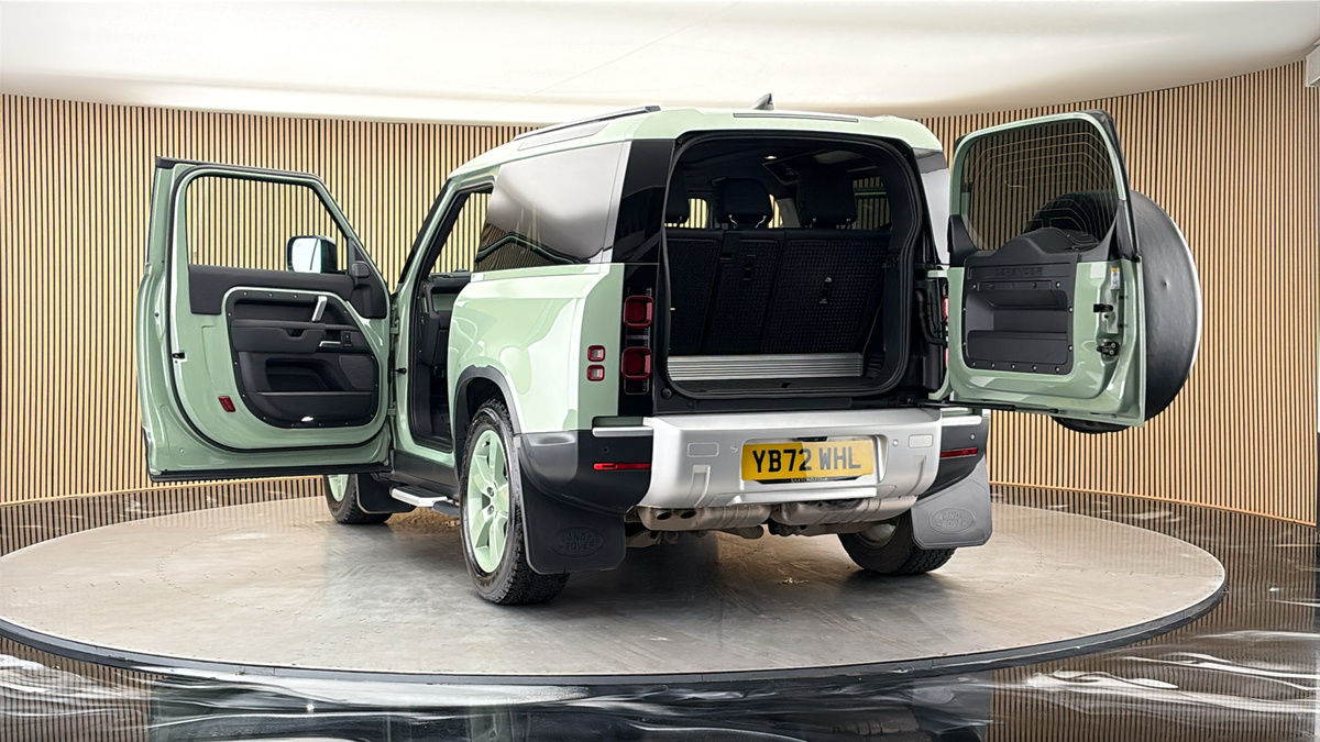 More views of Land Rover Defender 90