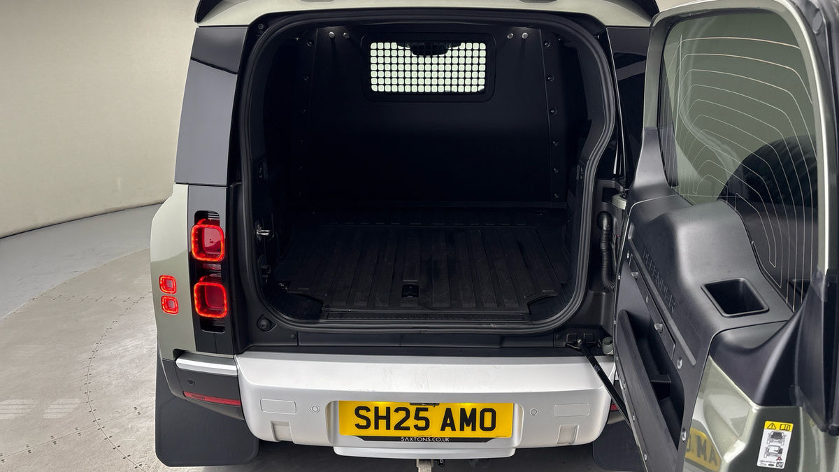 Land Rover Defender 90 Image 11