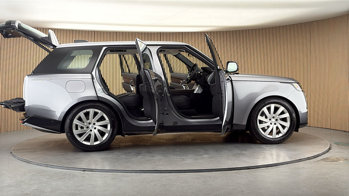 More views of Land Rover Range Rover
