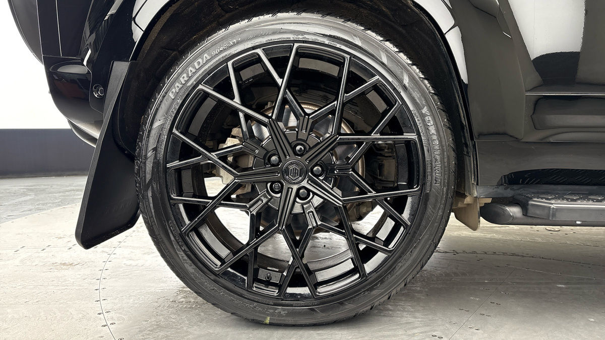 Land Rover Defender 110 Urban Image 10