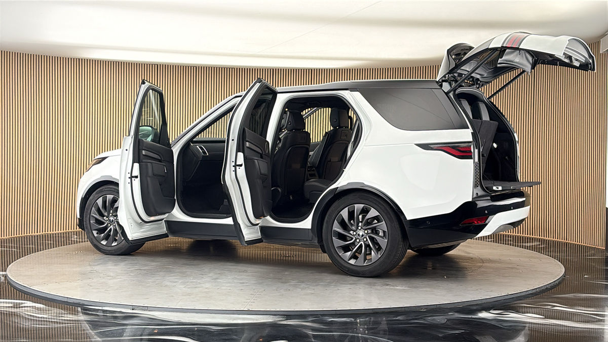 More views of Land Rover Discovery