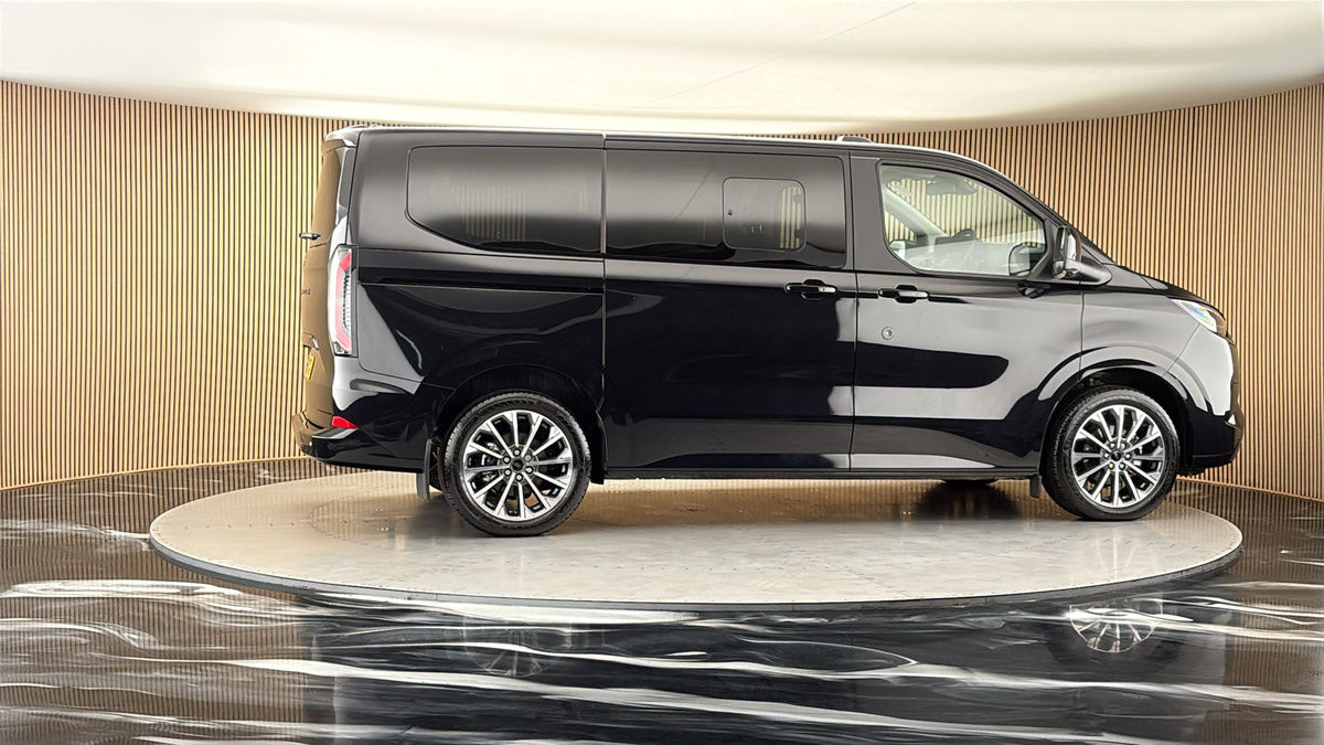 More views of Ford E-Tourneo Custom