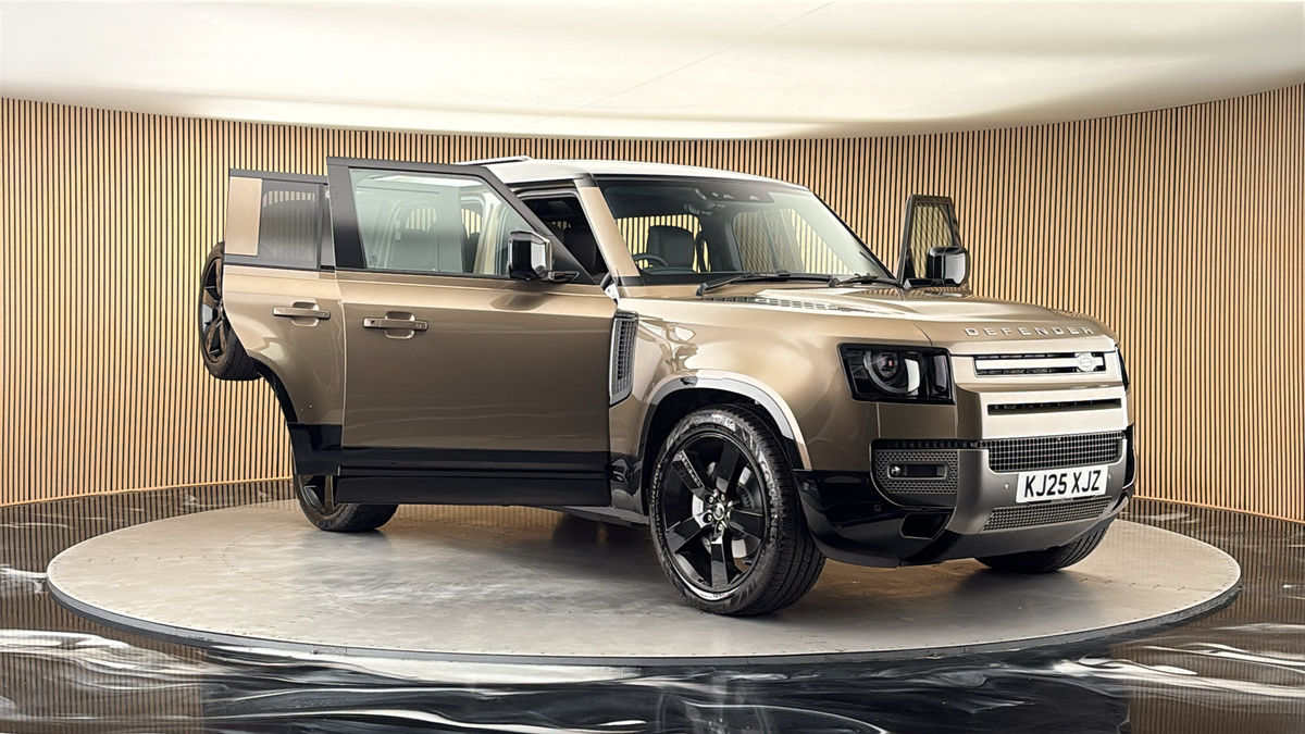 More views of Land Rover Defender 110