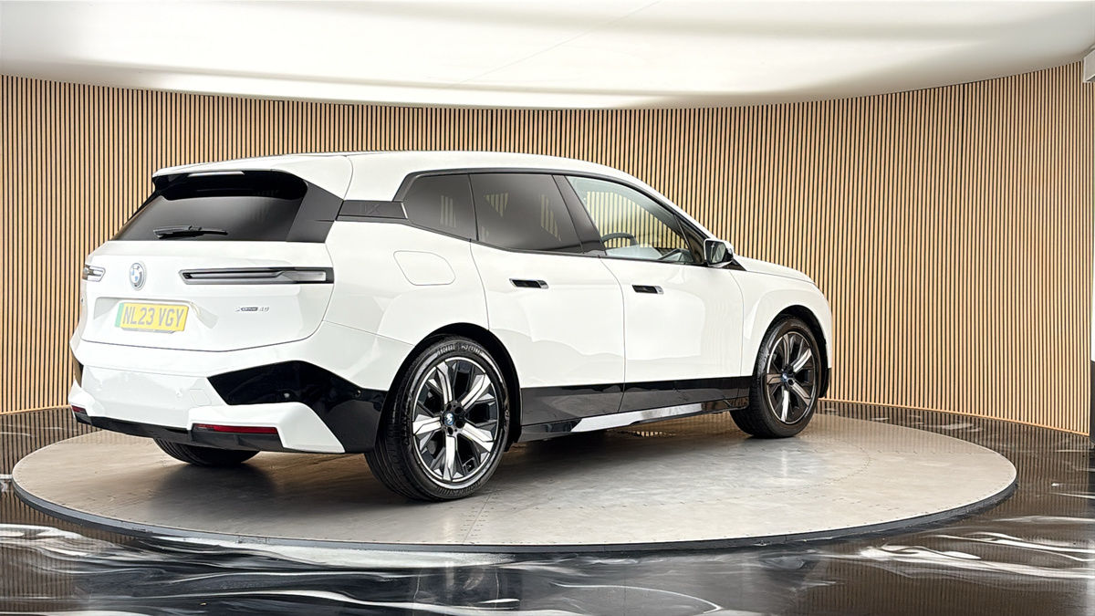 BMW iX Image 21