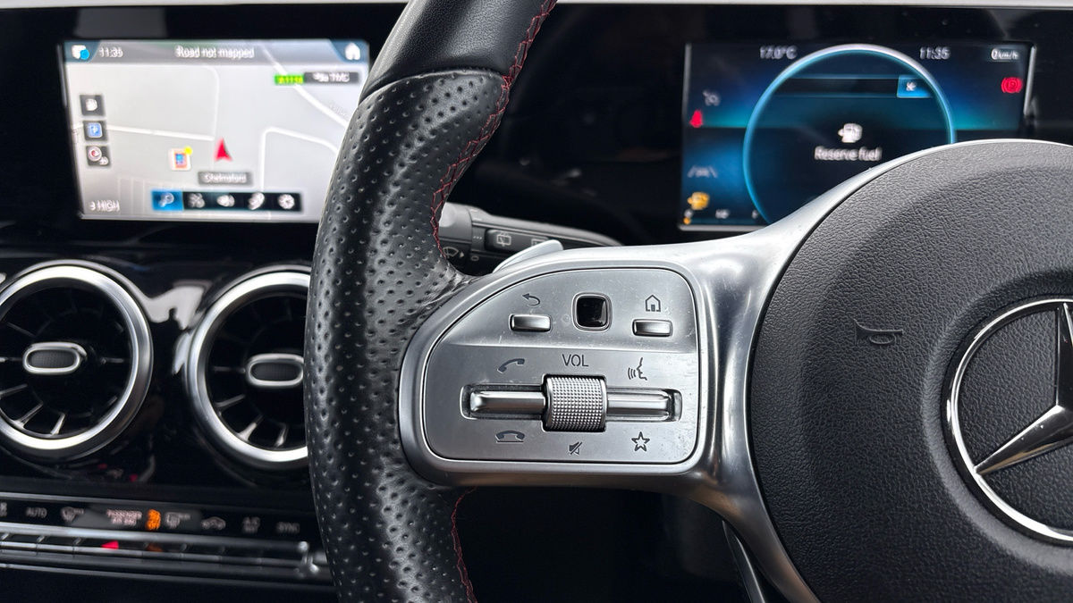 Mercedes-Benz GLA Image 25