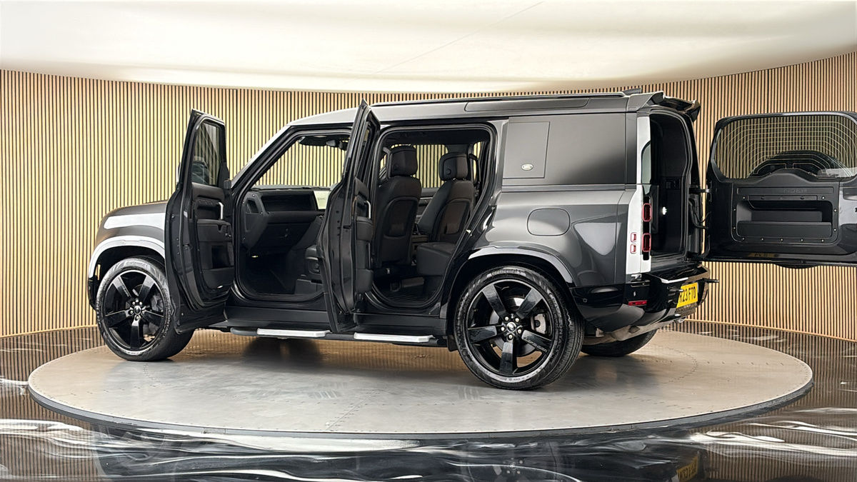 More views of Land Rover Defender 110