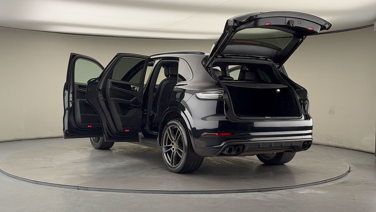 Porsche Cayenne Image 23