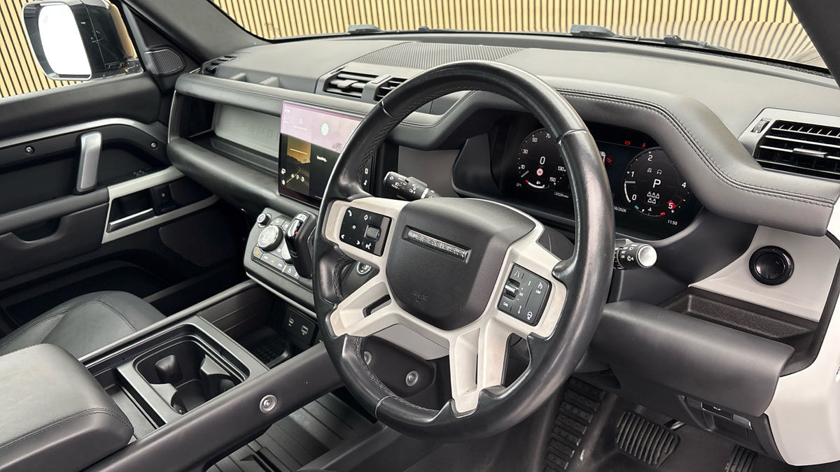 Land Rover Defender 110 Image 5