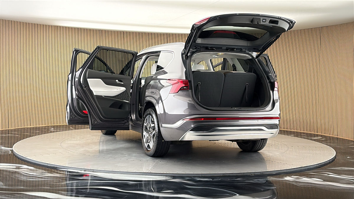 More views of Hyundai Santa Fe