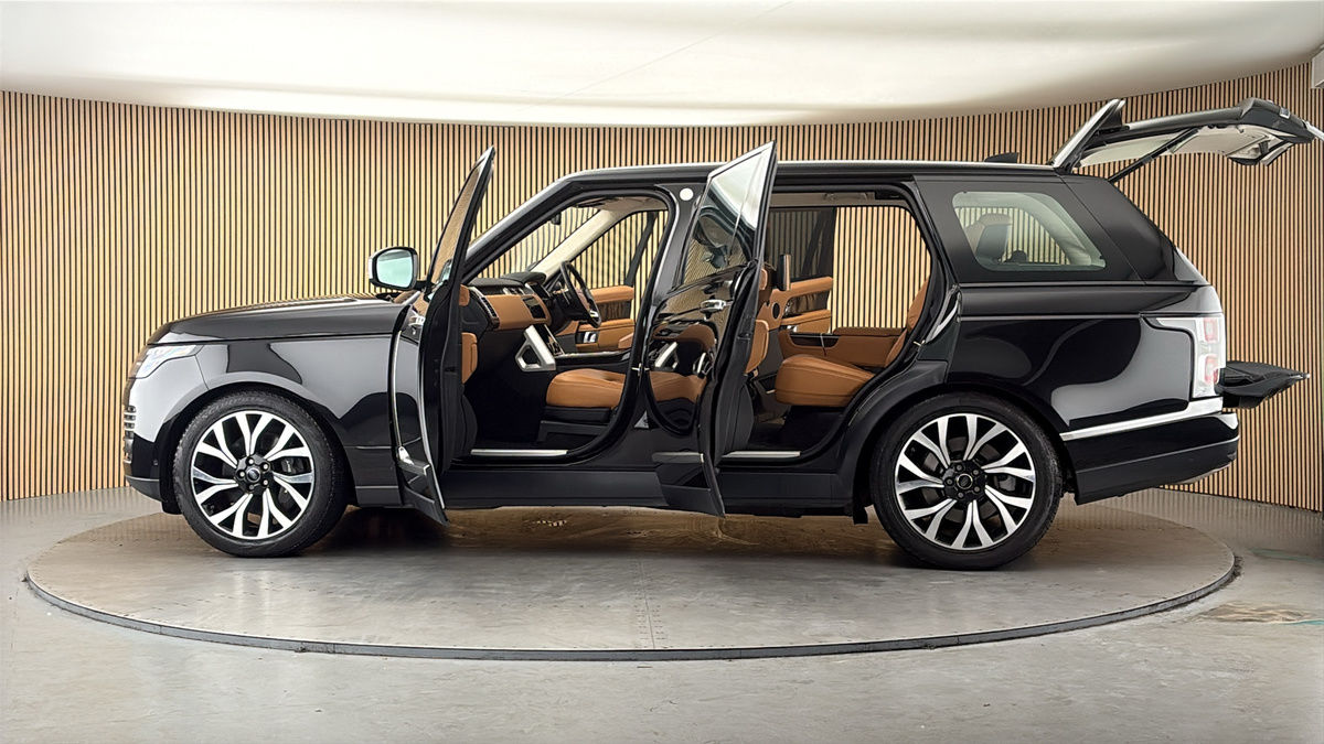More views of Land Rover Range Rover