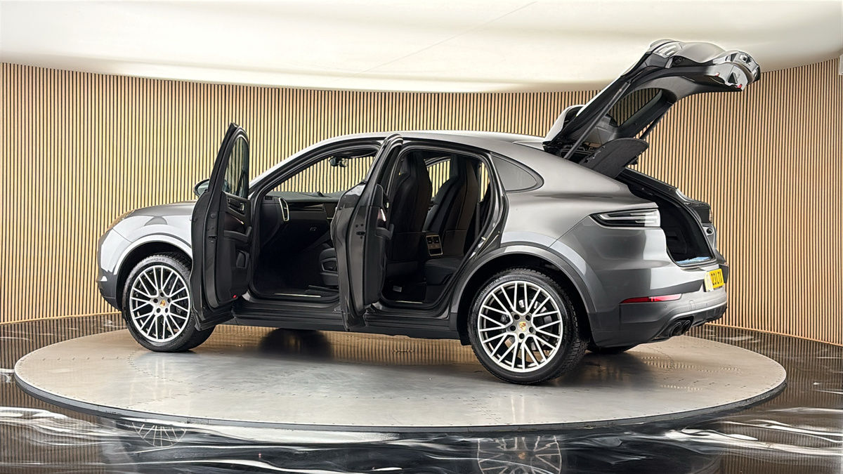More views of Porsche Cayenne
