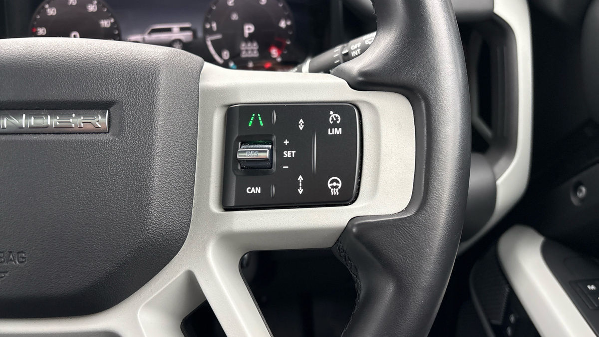 Land Rover Defender 130 Urban Image 14