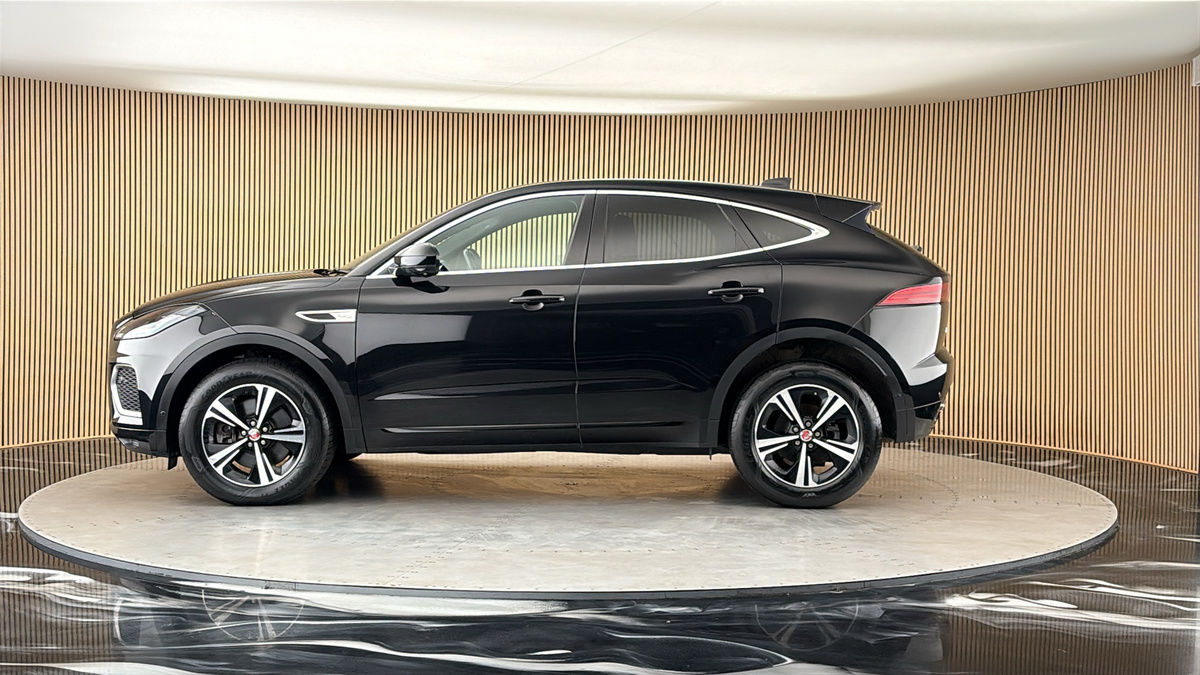 Jaguar E-PACE Image 15