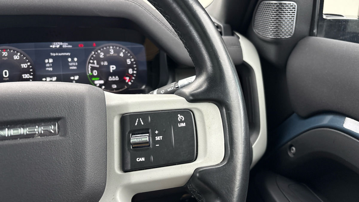 Land Rover Defender 110 Image 14