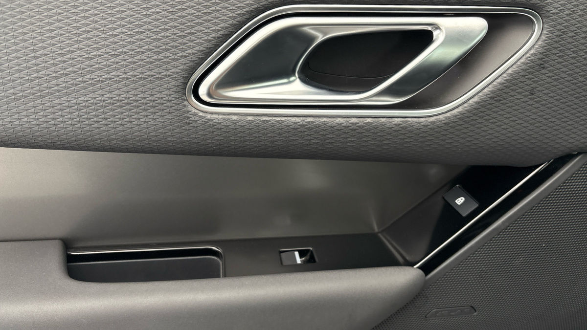 Land Rover Range Rover Velar Image 19