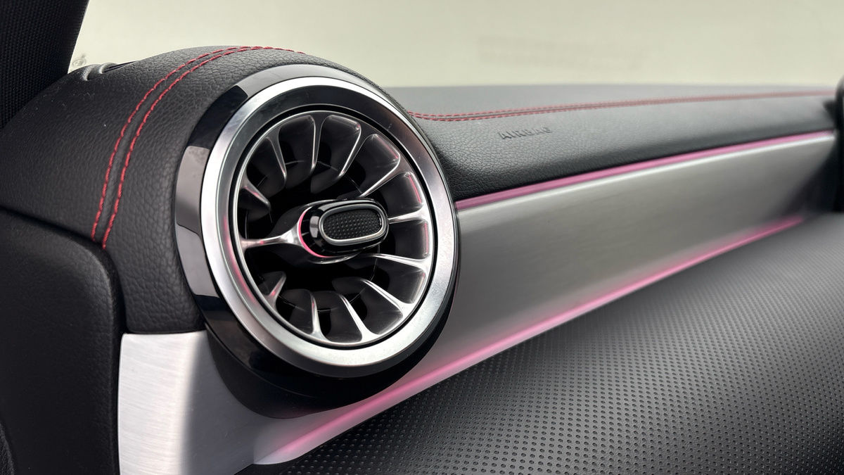 Mercedes-Benz CLA Image 6