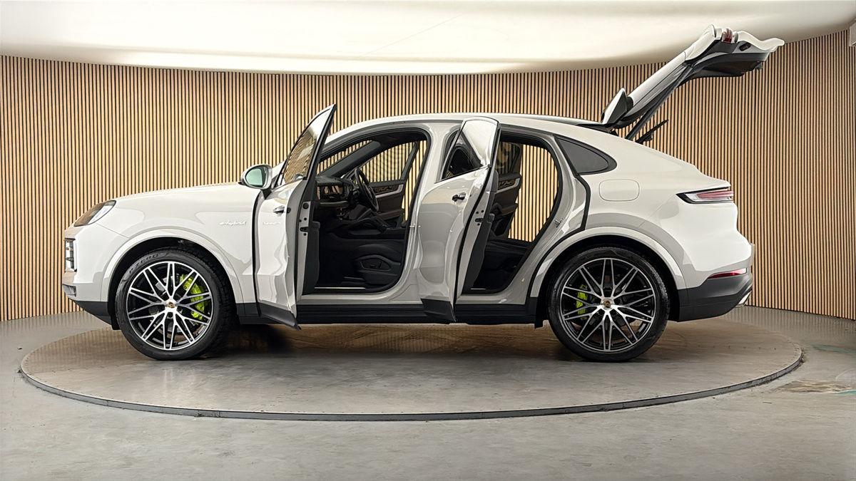 More views of Porsche Cayenne
