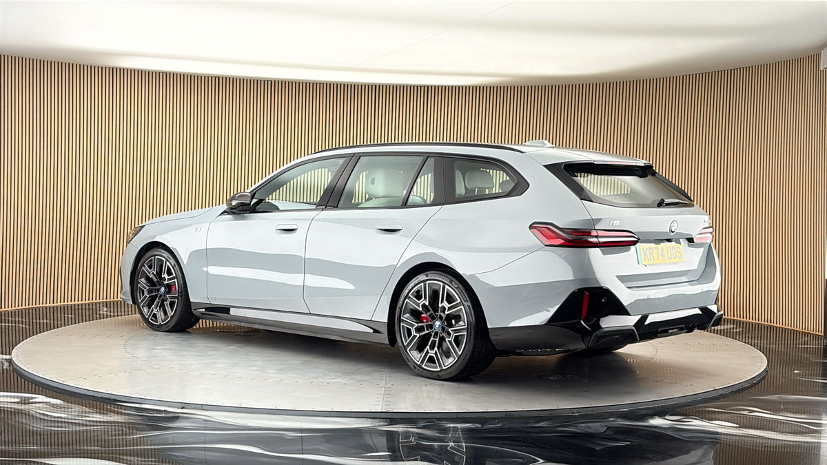 More views of BMW i5