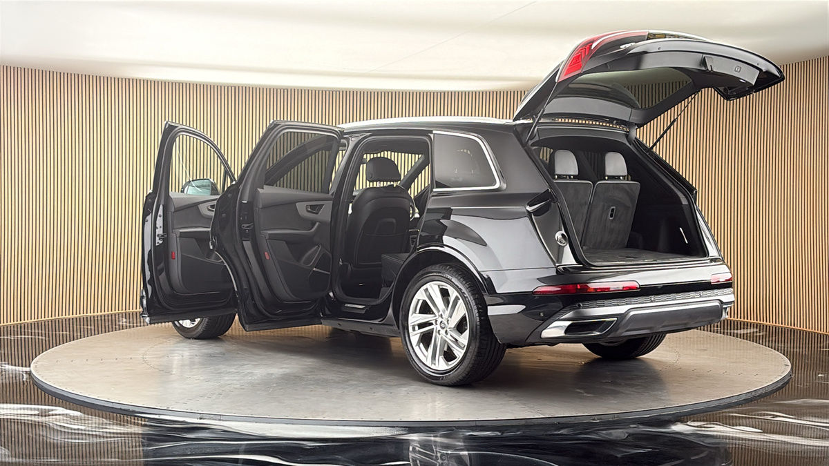 More views of Audi Q7