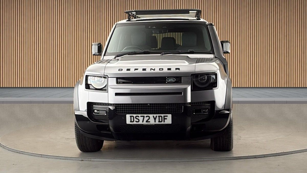 Land Rover Defender 130 Image 3
